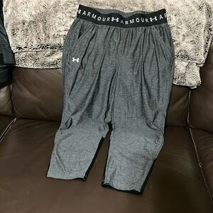 UA women’s capri workout jogger medium
